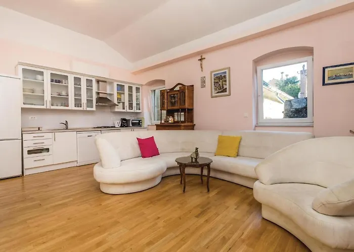 Case de vacanță Cozy In With Wifi *